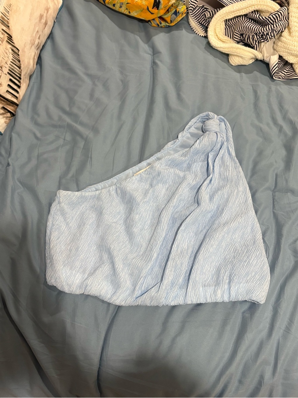 Abercrombie & Fitch Pale Blue One-Shoulder Knotted Crop Top